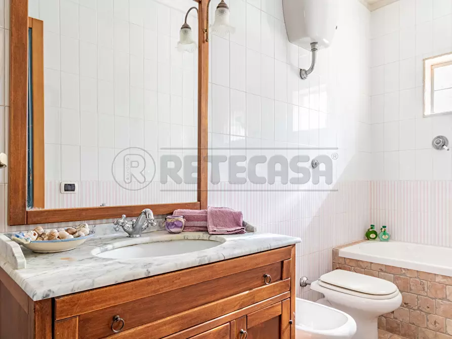 Immagine 12 di Casa bifamiliare in vendita  in Via Mediterraneo 8 a Bisceglie