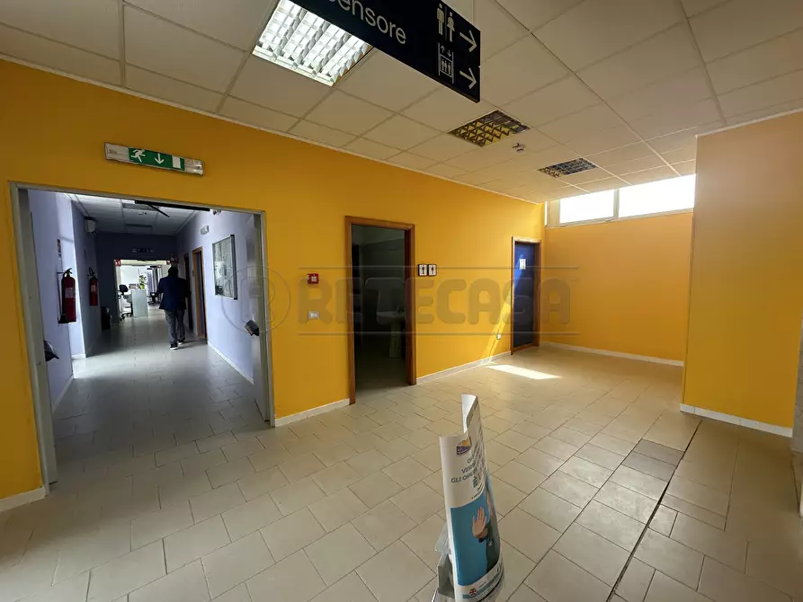 Immagine 11 di Locale commerciale in vendita  a Mazara Del Vallo