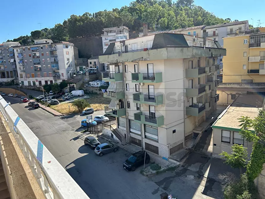 Immagine 18 di Bilocale in affitto  in Via Gabriele Amico Valenti 117 a Caltanissetta