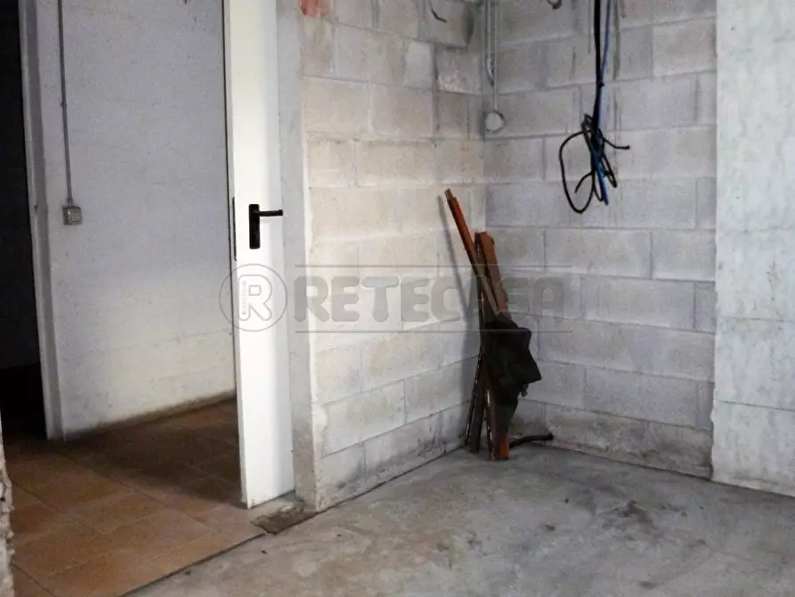 Immagine 22 di Locale commerciale in affitto  a Montebello Vicentino