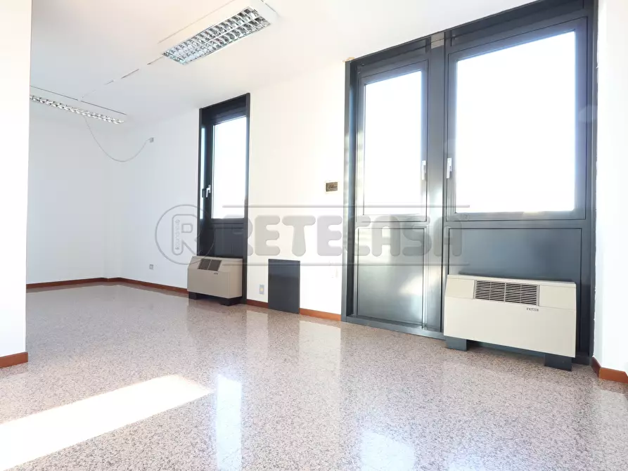 Immagine 46 di Ufficio in affitto  in Via Aldo Moro 10 a Vicenza