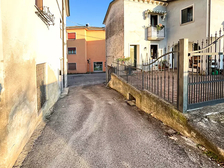 Immagine 48 di Rustico / casale in vendita  in Via Valle a Sovizzo