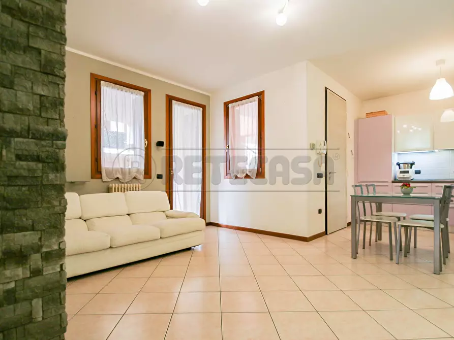 Immagine 3 di Bilocale in vendita  in Via Rocco Chinnici 23 a Bolzano Vicentino