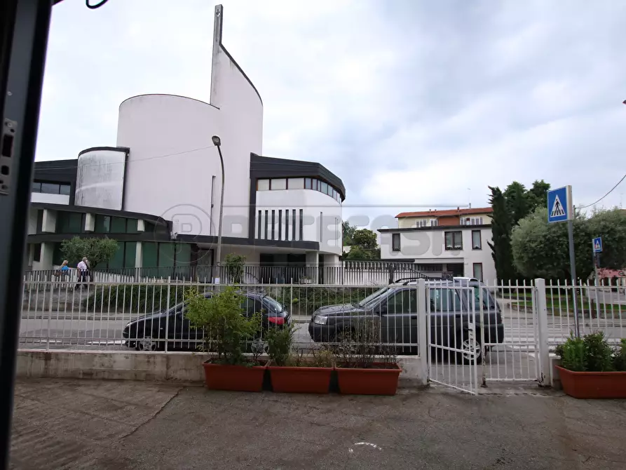 Immagine 27 di Locale commerciale in vendita  in Via Turra a Vicenza