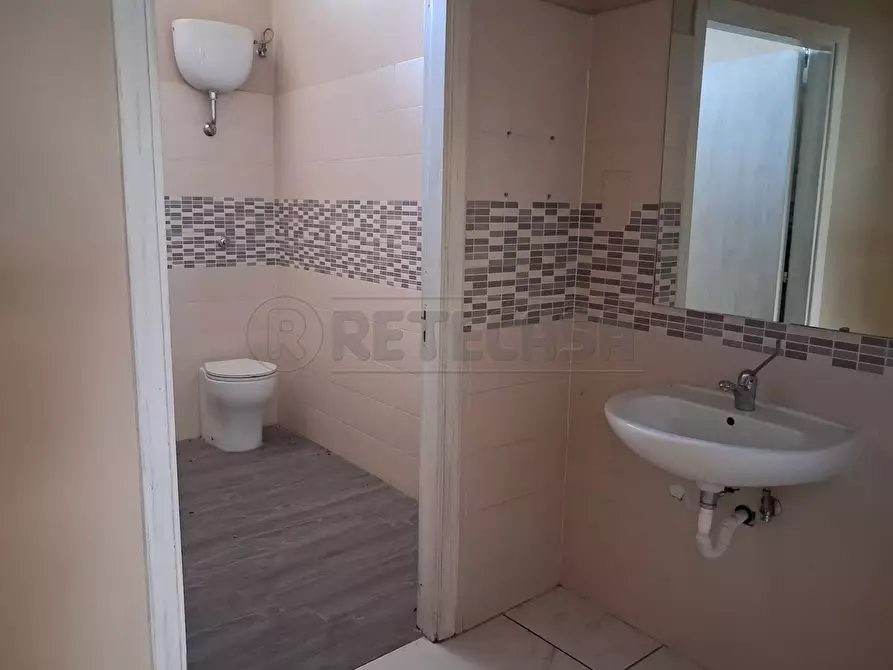 Immagine 7 di Locale commerciale in affitto  in Via Guglielmo Marconi a Marcianise