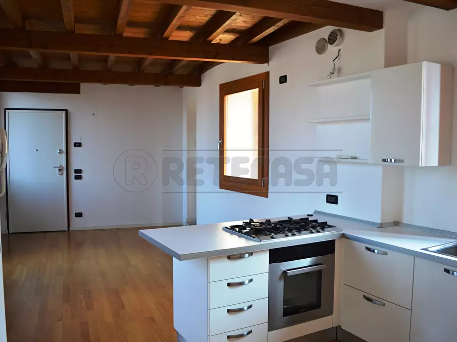 Immagine 10 di Bilocale in vendita  in corso matteotti 52 a Montecchio Maggiore