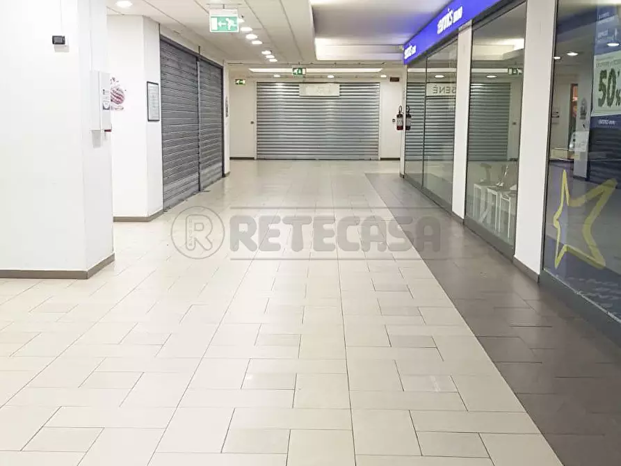 Immagine 12 di Locale commerciale in vendita  in Località Tremestieri 379 a Messina