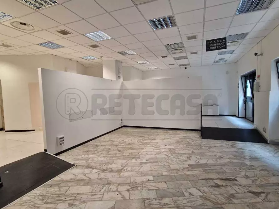 Immagine 4 di Locale commerciale in vendita  a Mercato San Severino