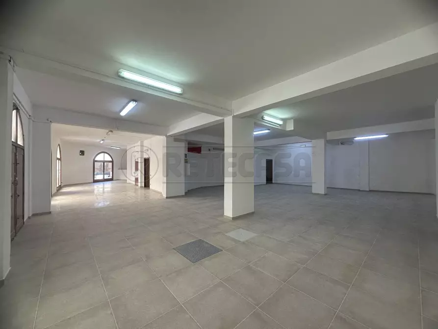 Immagine 21 di Locale commerciale in affitto  a Mazara Del Vallo