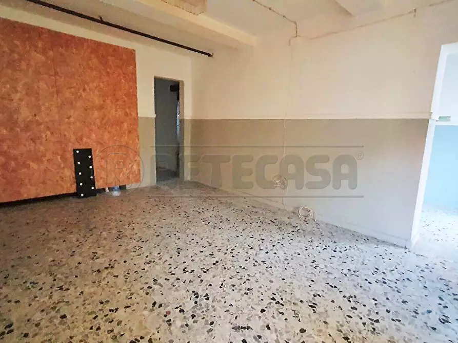 Immagine 2 di Locale commerciale in vendita  in Corso Giuseppe Garibaldi 178 a Viareggio