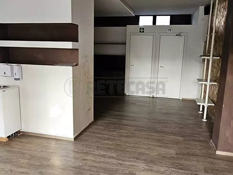 Immagine 2 di Locale commerciale in affitto  a Mirano