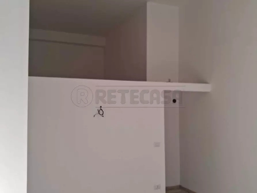 Immagine 6 di Locale commerciale in affitto  in Via Nicola Antonio Mantenga 13 a Salerno