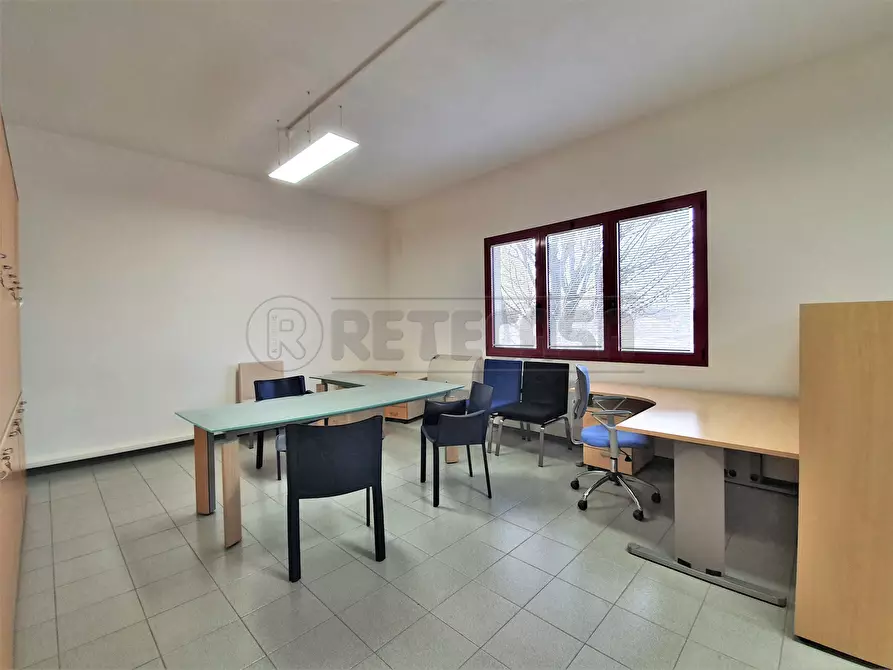 Immagine 8 di Ufficio in affitto  a Torri Di Quartesolo