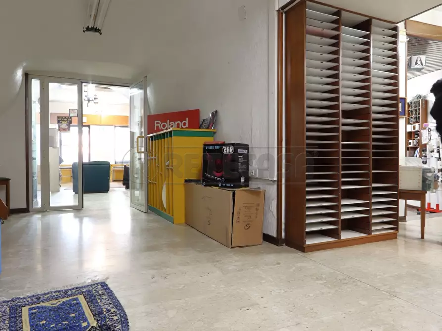 Immagine 9 di Locale commerciale in vendita  in Contrà S.S.Apostoli 35 a Vicenza