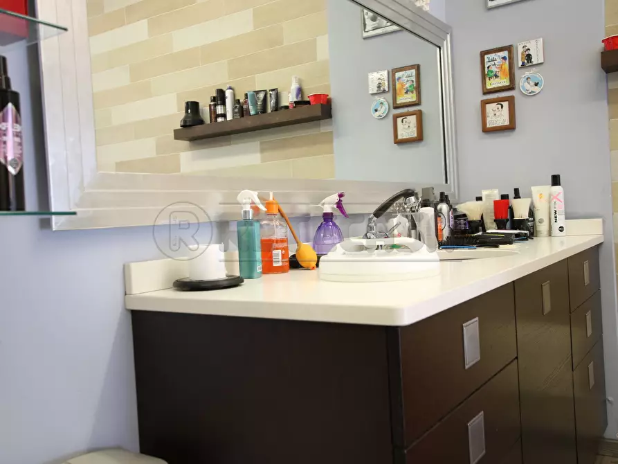 Immagine 20 di Locale commerciale in vendita  a Arcugnano