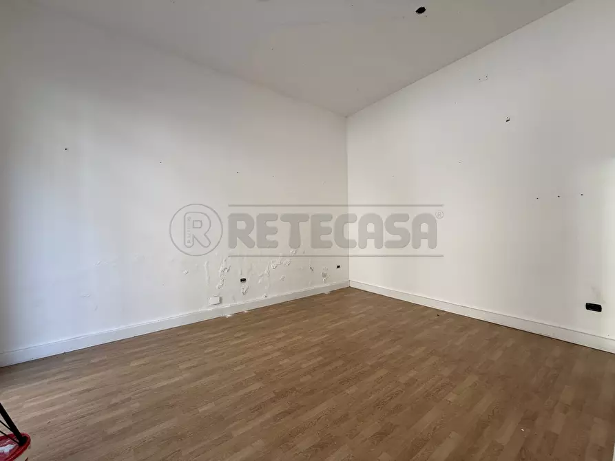 Immagine 10 di Locale commerciale in affitto  in Via dei Mille 85-87 a Messina