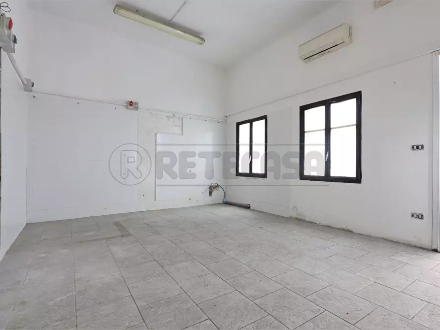 Immagine 9 di Locale commerciale in vendita  in Corso Fogazzaro a Vicenza