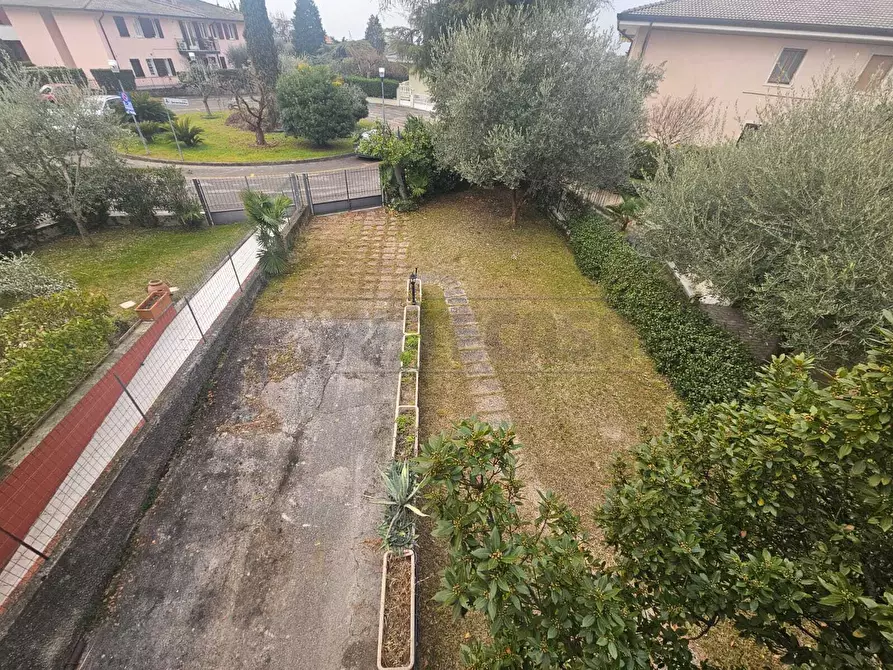 Immagine 11 di Trilocale in vendita  a Bardolino