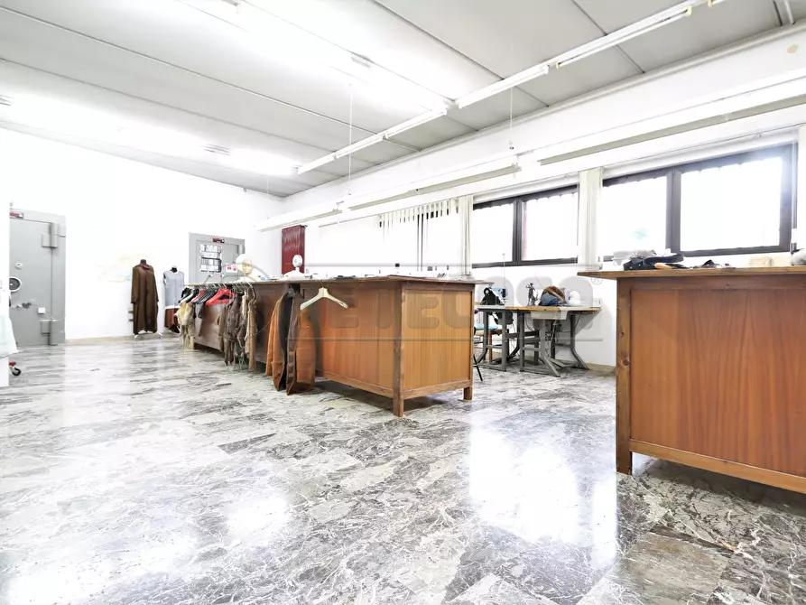 Immagine 22 di Locale commerciale in affitto  a Torri Di Quartesolo