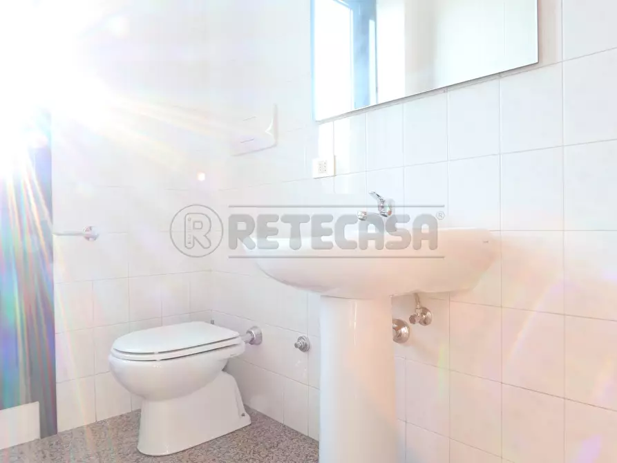 Immagine 43 di Ufficio in affitto  in Via Aldo Moro 10 a Vicenza