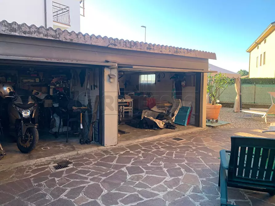 Immagine 15 di Villa in vendita  a Curno