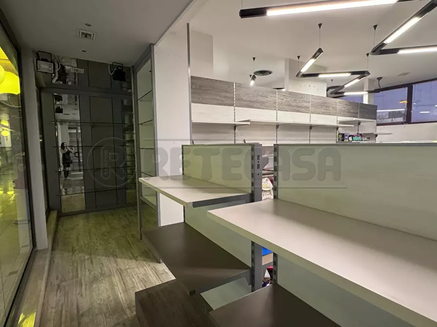 Immagine 10 di Locale commerciale in vendita  a Venezia