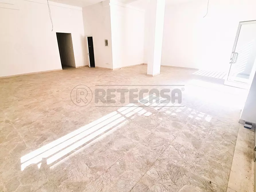 Immagine 1 di Locale commerciale in vendita  a Pescara