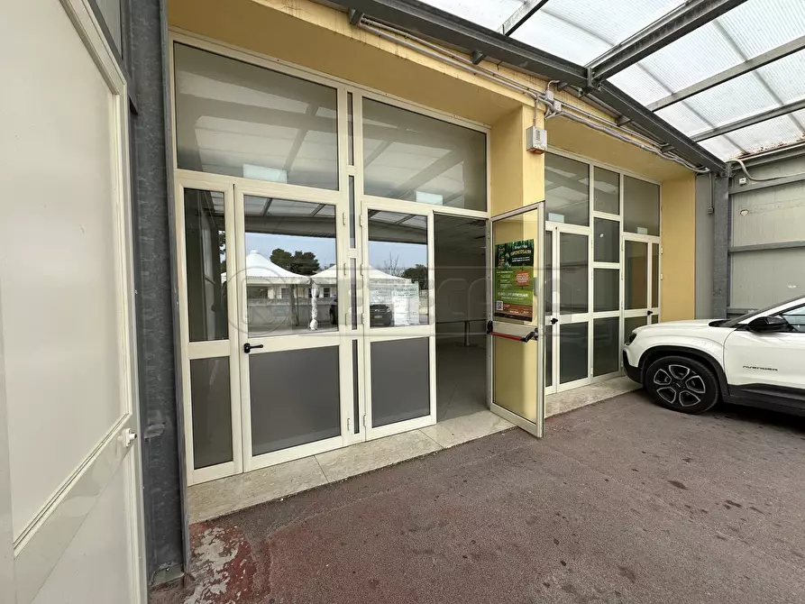 Immagine 7 di Locale commerciale in vendita  a Mazara Del Vallo