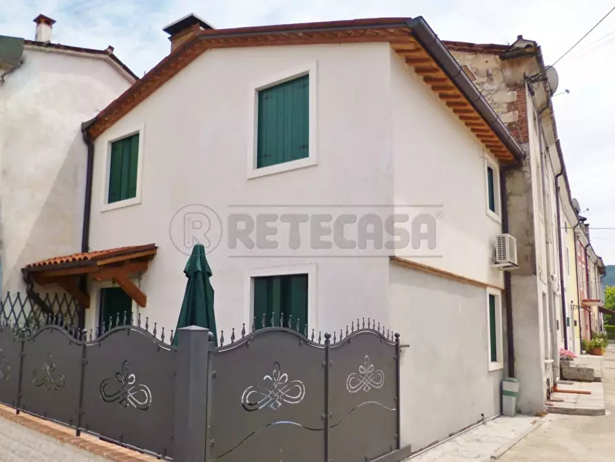 Immagine 1 di Casa semindipendente in vendita  in Via Palladio 39 a Brendola