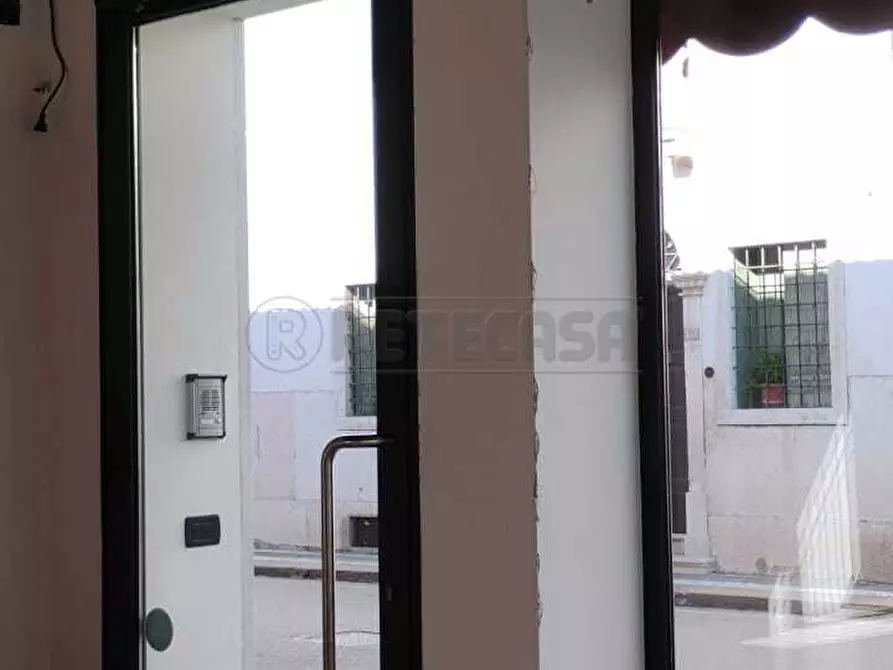 Immagine 2 di Locale commerciale in affitto  a Montebello Vicentino