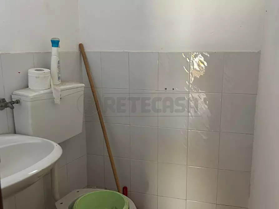 Immagine 5 di Locale commerciale in affitto  in VIA RUGGERO SETTIMO 10 a Caltanissetta