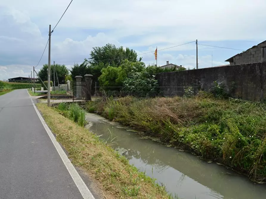 Immagine 6 di Rustico / casale in vendita  in VIA SABBIONARA a Lonigo