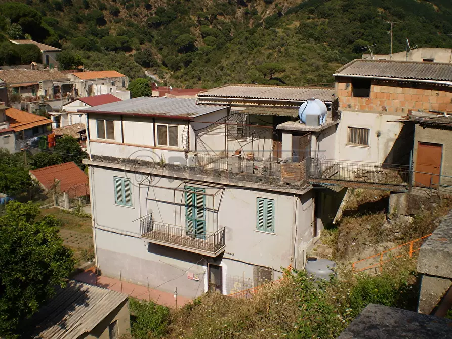 Immagine 1 di Casa semindipendente in vendita  in Strada San Michele - Portella Castanea 103 a Messina