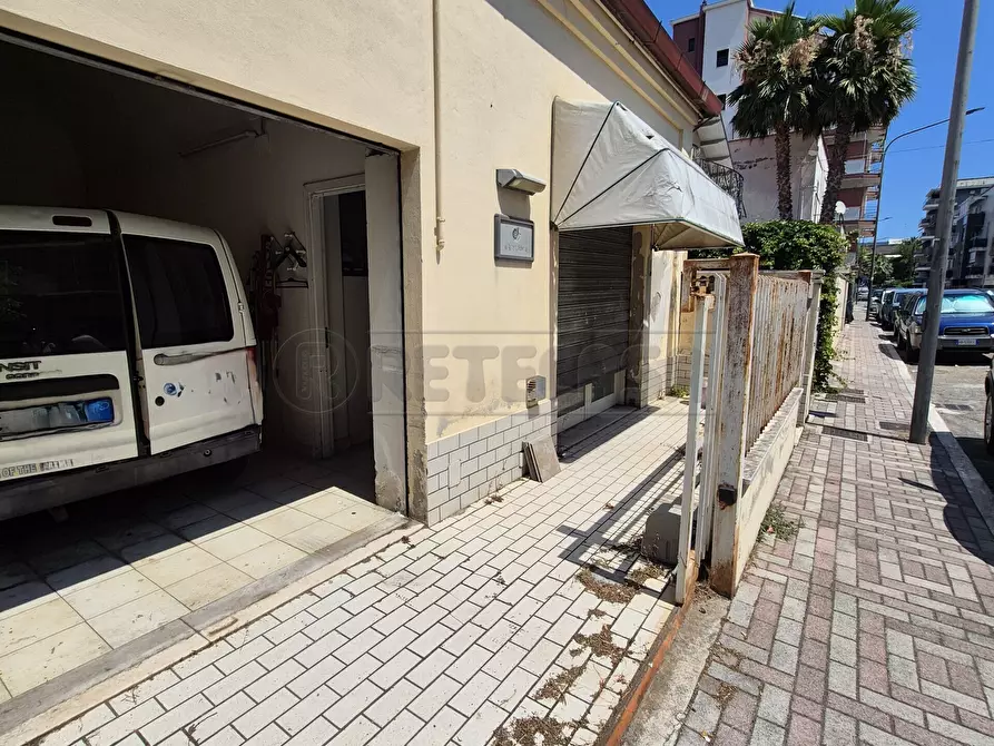 Immagine 3 di Garage in vendita  in Via Luigi Settembrini 9 a Pescara