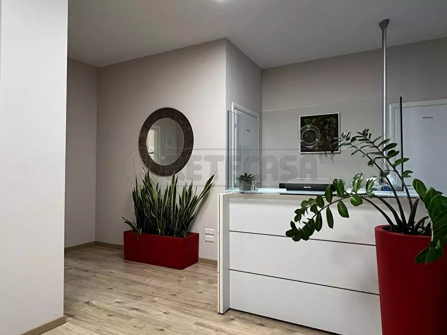 Immagine 9 di Locale commerciale in vendita  a Montecchio Maggiore