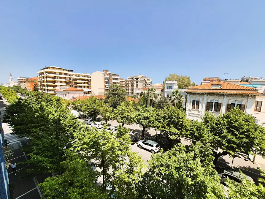 Immagine 23 di Quadrilocale in vendita  in Viale Gabriele D'Annunzio 210 a Pescara