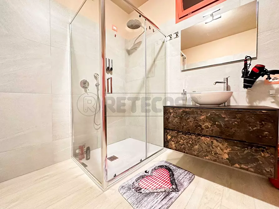 Immagine 18 di Trilocale in vendita  in Via Vaccarolo a Desenzano Del Garda