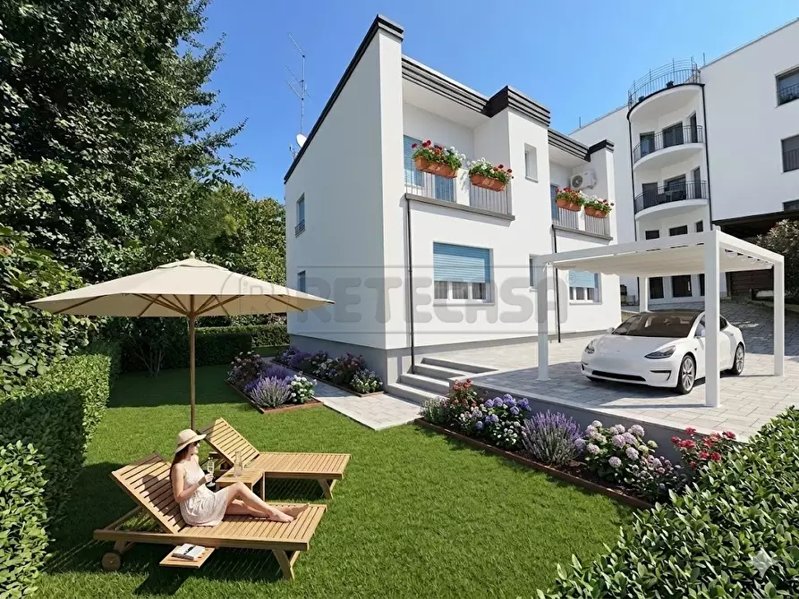 Immagine 1 di Casa indipendente in vendita  in Viale Dante a Vicenza