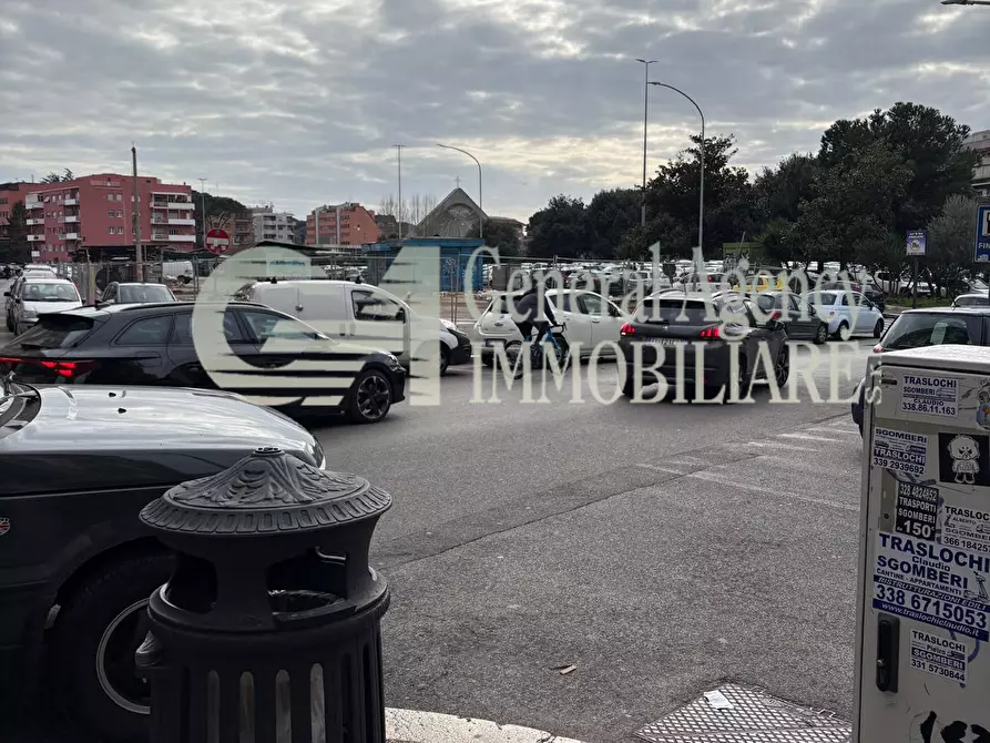 Immagine 46 di Locale commerciale in vendita  in Via Albano 62 a Roma