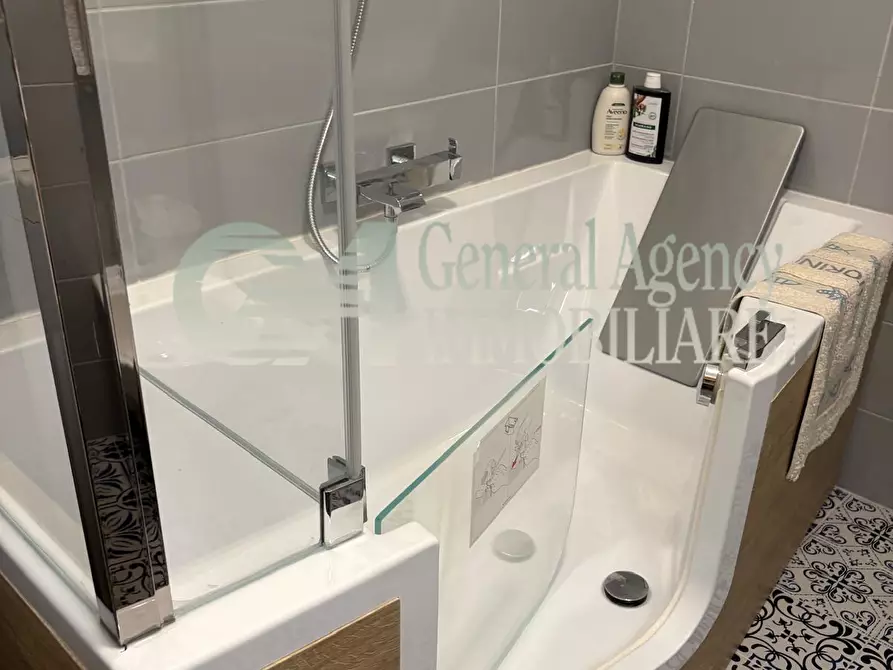 Immagine 28 di Trilocale in affitto  in Via Canton a Roma