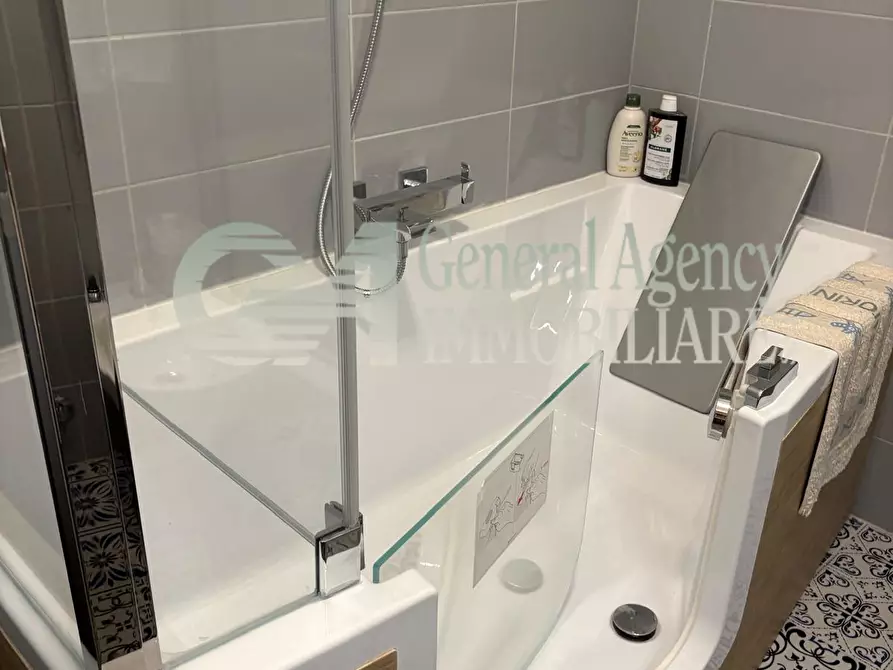 Immagine 27 di Trilocale in affitto  in Via Canton a Roma