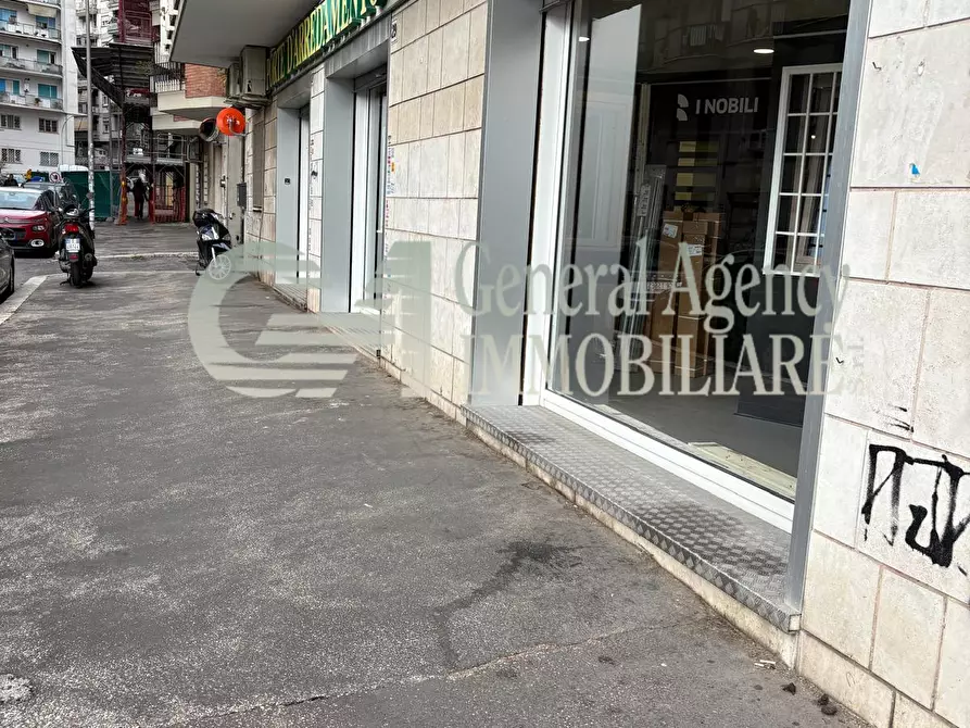 Immagine 24 di Locale commerciale in affitto  in Via Albano 62 a Roma