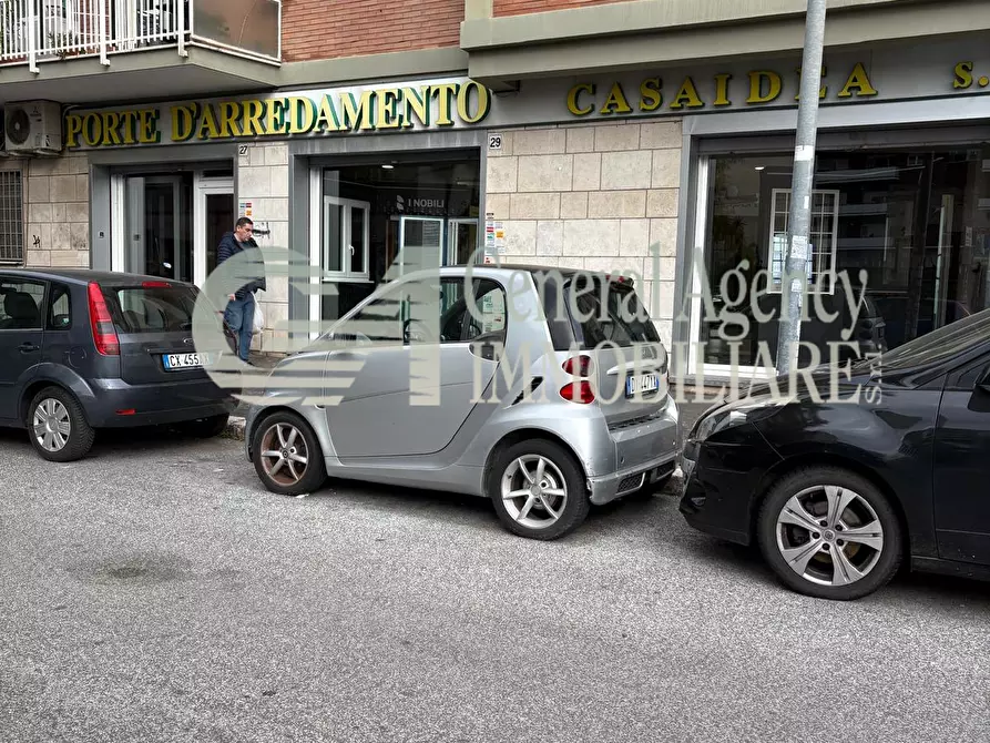 Immagine 41 di Locale commerciale in vendita  in Via Albano 62 a Roma