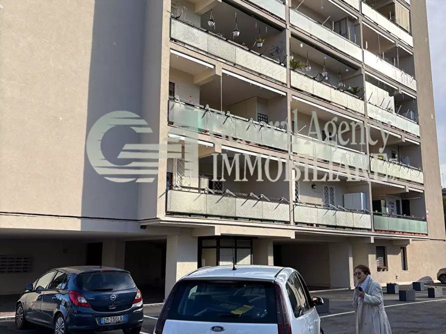 Immagine 41 di Trilocale in affitto  in Via Canton a Roma