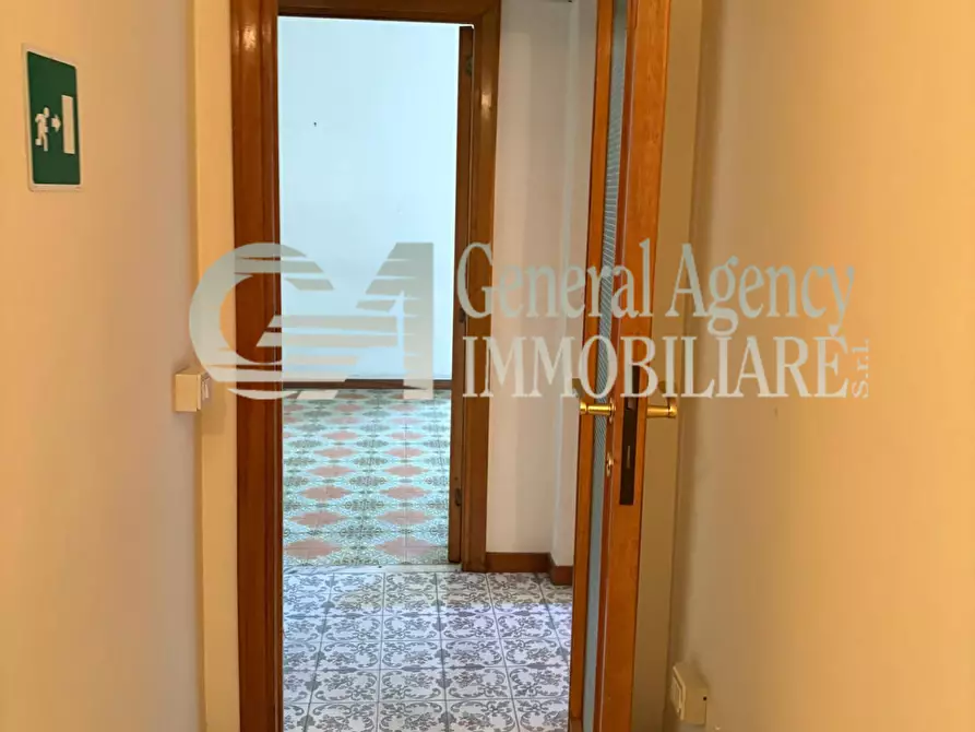 Immagine 32 di Appartamento in vendita  in via guido de ruggiero a Roma