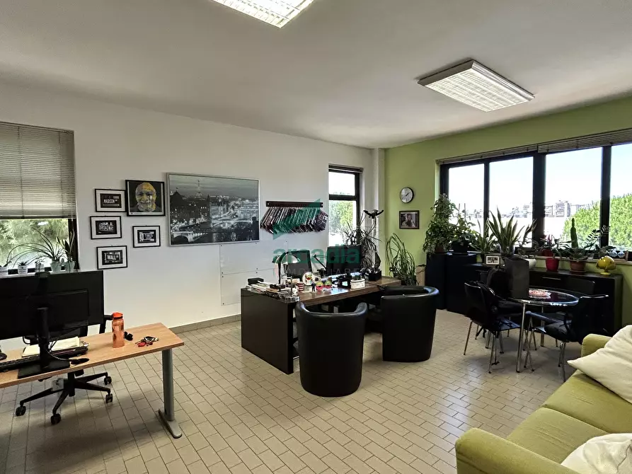 Immagine 13 di Ufficio in vendita  in Via Saverio Milella 2/bis a Bari
