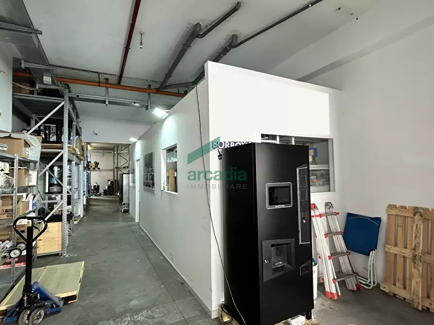 Immagine 11 di Ufficio in affitto  in Via delle Margherite 6 a Modugno