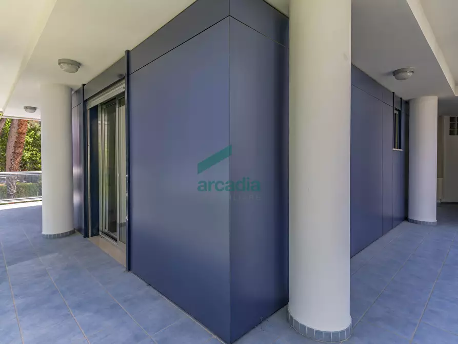 Immagine 44 di Quadrilocale in vendita  in Viale Louis Pasteur 15A a Bari