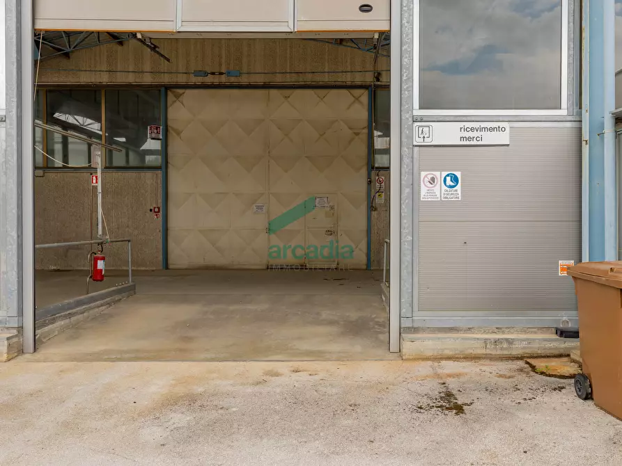 Immagine 32 di Attività artigianale in vendita  in Via dei Gigli 21 a Modugno