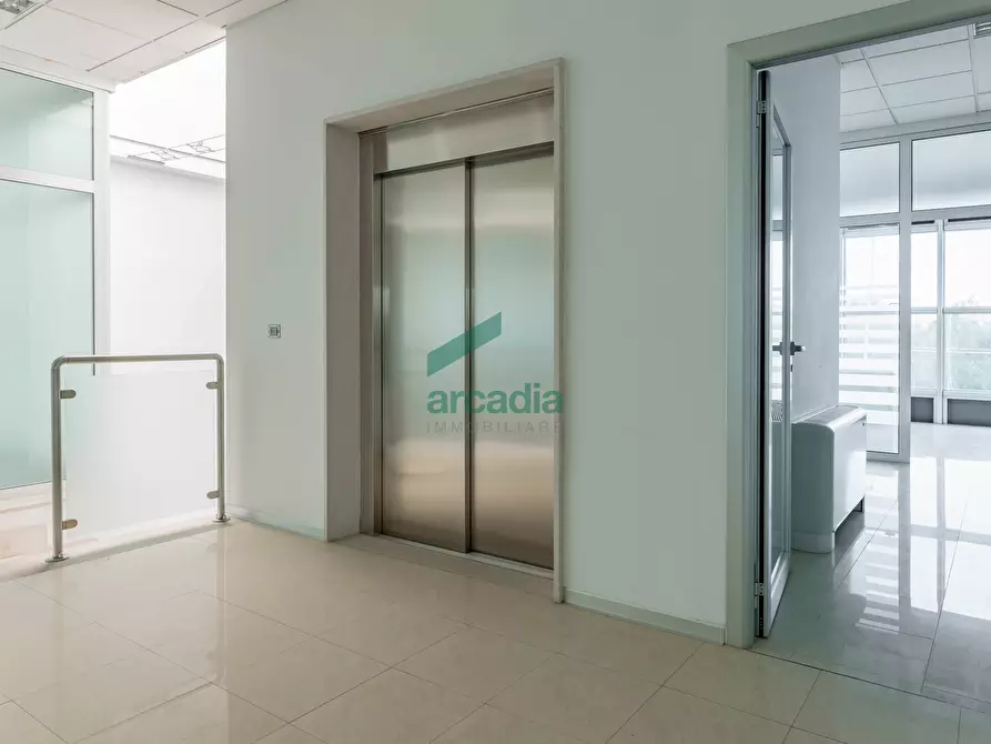 Immagine 17 di Ufficio in affitto  in Largo degli Stagnini 6 a Modugno